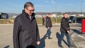 Vučić obilazi proizvodni pogon fabrike Palfinger (VIDEO)