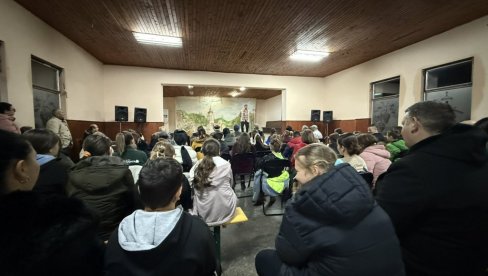 POSLE SKORO POLA VEKA VRATIO SE POZORIŠNU ŽIVOT U KORENITU: Predstava Led vaskrsla scenu i salu