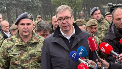 VUČIĆ U NIŠU: Predsednik obilazi kasarnu Mija Stanimirović (VIDEO)