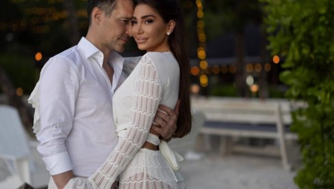 МОЈА ДАМО: Пеђа Јовановић нову песму посветио супрузи Ани, а син га први пут видео на сцени (ФОТО)