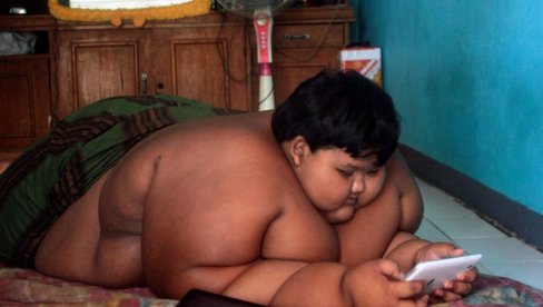 IMAO JE 192 KILOGRAMA: Bio najdeblji dečak na svetu - a danas je neprepoznatljiv (VIDEO)