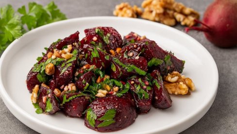 UKUSNA SALATA SA MALO SASTOJAKA: Specijalitet sa cveklom - Idealan kao deo posne trpeze