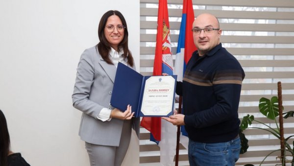 ПРИЗНАЊА НАЈЗАСЛУЖНИЈИМА: Повеља општине Житиште Мирку Курдулији за допринос кошарци    