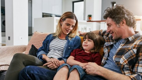 NIKADA NE GOVORITE DECI DA NEMATE NOVCA DA IM NEŠTO KUPITE: Psiholog objasnio zašto je to loše i šta umesto toga treba da im kažete