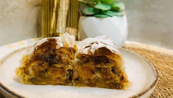 ПОСНА ПИТА СА БУНДЕВОМ И ОРАСИМА: Проверени рецепт за сочну посластицу! (ВИДЕО)