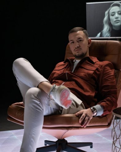 ПЕСМАМА САМ ПОДИГАО ЛЕСТВИЦУ ВИШЕ: Урош Живковић о новом ЕП-ју, фотографији која је изазвала буру, улози оца и погледу у будућност (ФОТО)