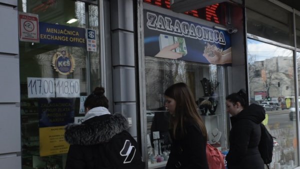 УКИДА СЕ НАПЛАТА ПРОВИЗИЈА У МЕЊАЧНИЦАМА: Одлука НБС с циљем да спречи психолошке притиске на девизно тржиште