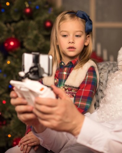 НАУЧНИЦИ ИЗРАЧУНАЛИ: Деда Мраз може да стигне до све деце у року од 24 сата