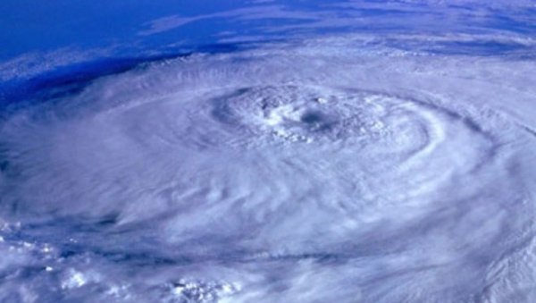 СНАЖНИ ЦИКЛОН ЈУРИ КА ЕВРОПИ: Притисак пада брже него икад, ево која држава ће прва бити погођена