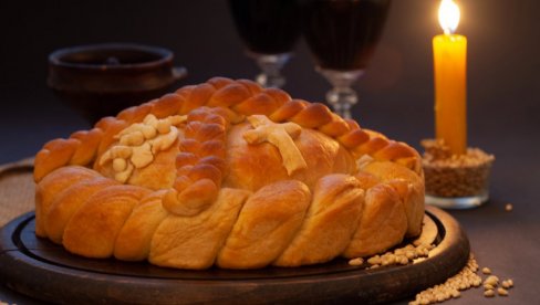 МНОГИ ГРЕШЕ: Свештеник објаснио како се правилно сече славски колач