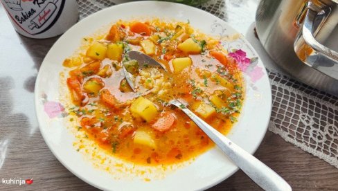 JELO KOJE MIRIŠE NA DETINJSTVO: Recept za posni paprikaš sa domaćom taranom (VIDEO)