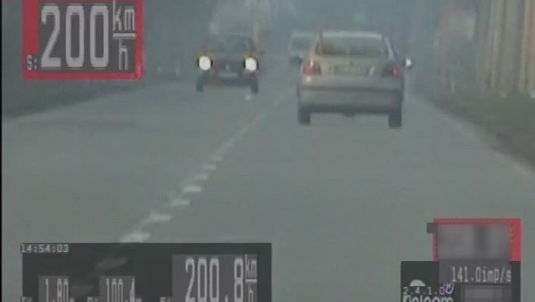 СА ПРОБНОМ ДОЗВОЛОМ ВОЗИО 200 КИЛОМЕТАРА, А ОГРАНИЧЕЊЕ 80 КИЛОМЕТАРА НА ЧАС: У близни Суботице пресретач зауставио 18-годшњег возача