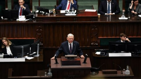 SKANDAL U POLJSKOM PARLAMENTU: Doviđenja, debili (VIDEO)