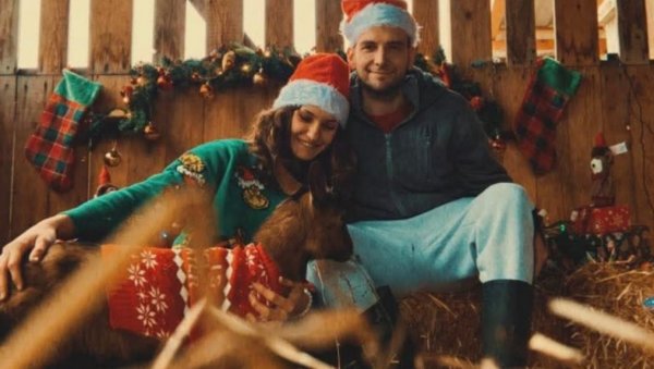 БЕОГРАД ЗАМЕНИЛА СЕЛОМ У СРПСКОЈ: Николина Вучићевић са мужем узгаја алпске козе у Доњој Слатини