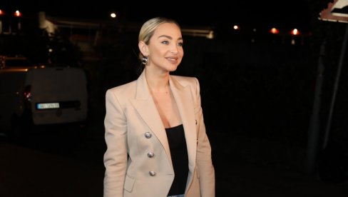 NAŠA PEVAČICA SE DANIMA BORILA ZA ŽIVOT: Bezazlena stvar se pretvorila u noćnu moru