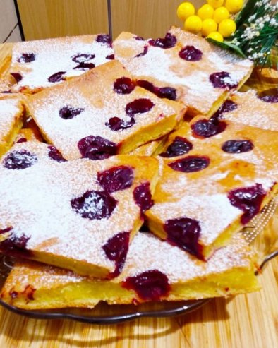 СТАРИНСКИ КОЛАЧ СА ВИШЊАМА: Спрема се брзо, а укус је враћа у детињство (ВИДЕО)