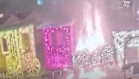 ХОРОР ИСПРЕД ГРАДСКЕ КУЋЕ У НОВОМ САДУ: Мушкарац полио новогодишњу декорацију запаљивом материјом, па изазвао пожар (ВИДЕО)