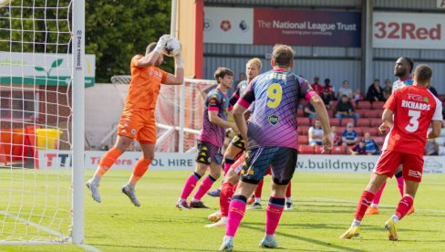 ЛИДЕР ПАДА У ВУСТЕРШИРУ: Крчаг иде на воду док се не разбије