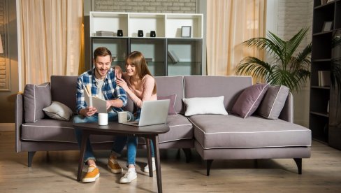 6 БОЈА КОЈЕ ЋЕ ВАМ УПРОПАСТИТИ ДНЕВНУ СОБУ: Некада су биле популарне, али су данас погрешан избор