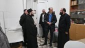 ПОНОСАН САМ НА СВЕ ШТО РАДИТЕ И СПРЕМАН САМ ДА ПОМОГНЕМ: Премијер Мацут посетио хуманитарну организацију Верско добротворно старатељство