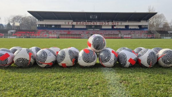 РАДНИЧКИ СЕ ОЗБИЉНО ПОЈАЧАО: Стиже нападач из Гане, бивши играч Утрехта, Ријеке и Твентеа