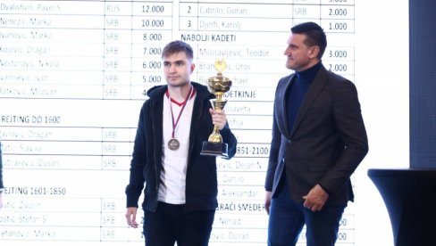 АЛЕКСЕЈ САРАНА ТРИЈУМФОВАО У СМЕДЕРЕВСКОЈ ПАЛАНЦИ: Шаховски спектакл са 240 играча (ФОТО)