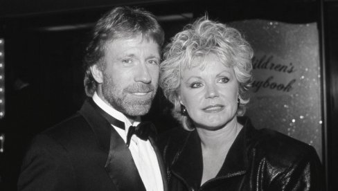 ЗАУВЕК ЋУ ЧУВАТИ НАШЕ УСПОМЕНЕ: Чак Норис сломљен од бола - преминула његова бивша супруга (ФОТО)