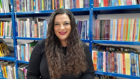 ŠIRI DOBROTU I HUMANOST: Nadica Stojanović iz Leskovca umetnošću pomaže ometenima u razvoju