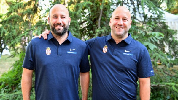 СРБИЈА НА ПРВОМ МЕСТУ:  Браћа Стефан и Милош Ћирић у стручном штабу селектора ватерполо репрезентације Уроша Стевановића