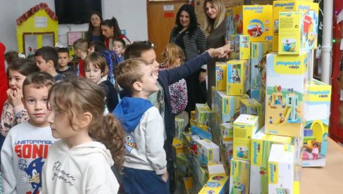 VIŠE OD IGRAČAKA: Šabački gradonačelnik obradovao mališane na pedijatriji Šabačke bolnice
