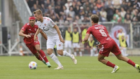 ЗА ЉУБИТЕЉЕ БРЗЕ ИСПЛАТЕ: Голеаде у првом полувремену