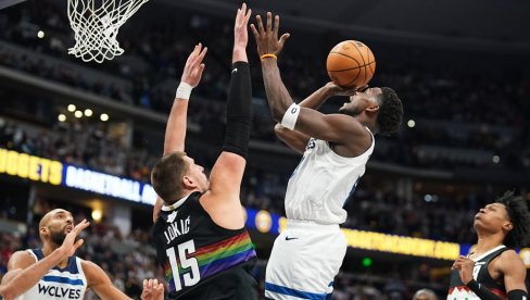 БРУКА И СРАМОТА! Цео свет гледа и не верује шта је Ентони Едвардс урадио Николи Јокићу (ВИДЕО)