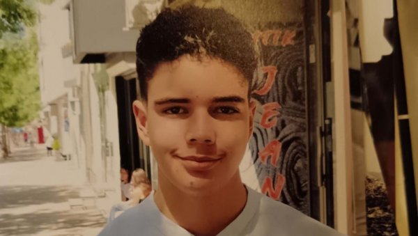 ГЕСТ ДЕЧАКА, ЗА ОСМЕХ ДЕВОЈЧИЦЕ ОБОЛЕЛЕ ОД КАРЦИНОМА: Честитост дечака Лазара (ФОТО)