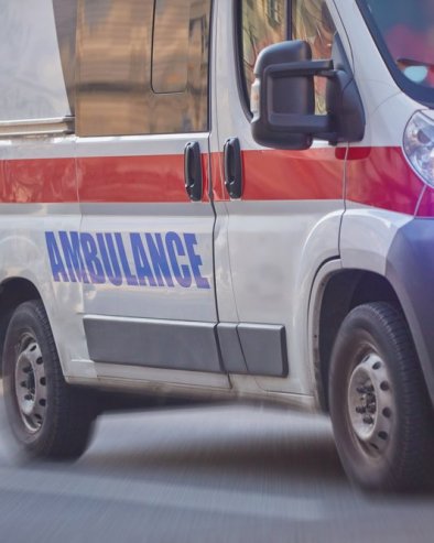 МЛАДИЋ ПАО СА 16. СПРАТА: Тинејџер чудом преживео