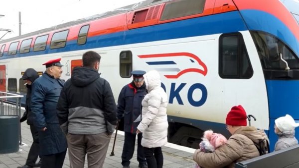 ПАТРОЛА СА ПУТНИЦИМА, НА БРЗОЈ ПРУЗИ, ОД БЕОГРАДА ДО СУБОТИЦЕ:  Вожња делује готово неприметно, без обзира на брзину (ВИДЕО)