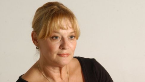 ГЛУМИЦА ЗБОГ БОЛЕСТИ СМРШАЛА 18 КИЛОГРАМА: Када ме је хирург угледао, одмах ме је послао на скенер...