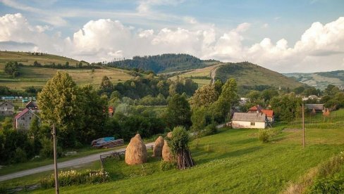ОГЛАС ЗА КУЋУ КОЈИ ЈЕ ПОДИГАО ПРАШИНУ: Само толико за моју дедовину?! Страшно...