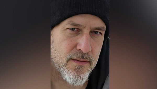 ВИДЕЛА САМ КАКО СЕДИ НА СТЕПЕНИЦАМА СВА У КРВИ Потресне речи комшиница баке коју је избо монструм: Ужасно је