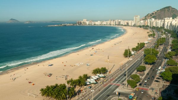 ПОГИНУО ПИЛОТ РЕКЛАМНОГ АВИОНА КОЈИ СЕ СУРВАО У МОРЕ КОД КОПАКАБАНЕ: Могуће и додатне жртве