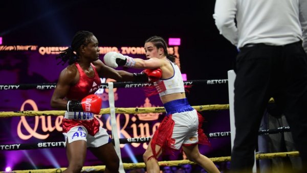 ВЕЛИКИ УСПЕХ: Тријумф Ћирковићеве и њених бокс сестара у профи бокс ноћи у Зворнику