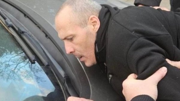 ПРВА СЛИКА УХАПШЕНОГ НАПАДАЧА СА НОВОГ БЕОГРАДА: Полицајци га ухватили у Раковици, терети се за тешко убиство у покушају
