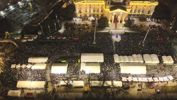 ДЕСЕТИНЕ ХИЉАДА ЉУДИ У ЋАЦИЛЕНДУ: Величанствене слике и моћни снимци (ФОТО)