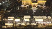 DESETINE HILJADA LJUDI U ĆACILENDU: Veličanstvene slike (FOTO)