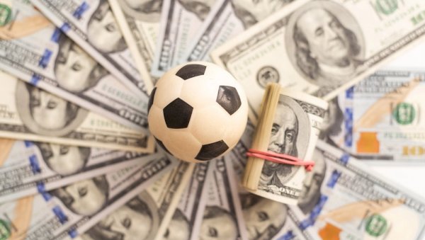 НОВО ЗВЕЗДИНО ТРАНСФЕР ЧУДО! Милиони евра стижу на Маракану због тотално НЕОЧЕКИВАНЕ продаје фудбалера! (ВИДЕО)