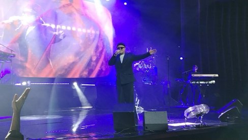 SLAVLJE MUZIKE I USPOMENA: Tropiko bend održao veliki solistički koncert kao omaž dvadesetogodišnje karijere (FOTO)
