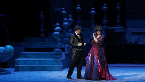 СОПРАН СОЊА ШАРИЋ КОСОВАЦ О ТРАДИЦИОНАЛНОМ ИЗВОЂЕЊУ  СЛЕПОГ МИША У НАРОДНОМ ПОЗОРИШТУ: Раскош музичке комедије