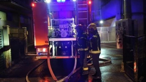 ПОЖАР У КАЛУЂЕРИЦИ: Полиција и ватрогасци на лицу места