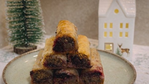 РОЛ БАКЛАВА СА ВИШЊАМА И ЧОКОЛАДОМ : Свршен спој киселкастог и слатког