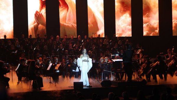 САВА ЦЕНТАР У ЗНАКУ УМЕТНИЦЕ СВЕТСКОГ ФОРМАТА: Тамара Рађеновић у Сава центру успешно одржала традиционални новогодишњи гала концерт