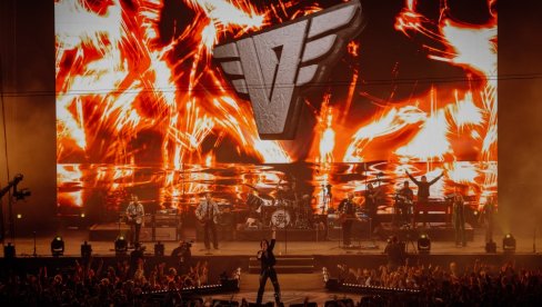 PET DECENIJA LJUBAVI: Parni valjak u 2026. sa fanovima u srpskoj prestonici (FOTO)